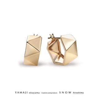 <img class='new_mark_img1' src='https://img.shop-pro.jp/img/new/icons5.gif' style='border:none;display:inline;margin:0px;padding:0px;width:auto;' />「メタルインプレッション-ラジー-」K10イエローゴールド フープピアス