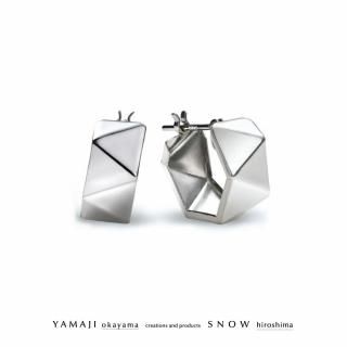 <img class='new_mark_img1' src='https://img.shop-pro.jp/img/new/icons5.gif' style='border:none;display:inline;margin:0px;padding:0px;width:auto;' />「メタルインプレッション-ラジー-」プラチナ フープピアス