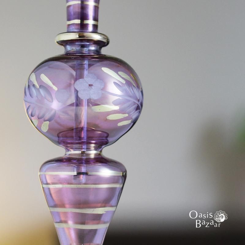 シルバーと硝子細工の繊細な香水瓶 シルバーと硝子細工の繊細な香水瓶