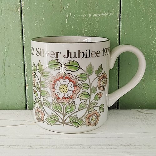 The National Trust「エリザベス女王 Silver Jubileeマグカップ