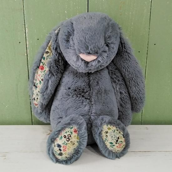 Jellycat「Blossom Bunny Dusky Blue M」（ブロッサムバニー・ダスキーブルー・Mサイズ）くすんだブルー色-  イギリス雑貨COTSWOLDS