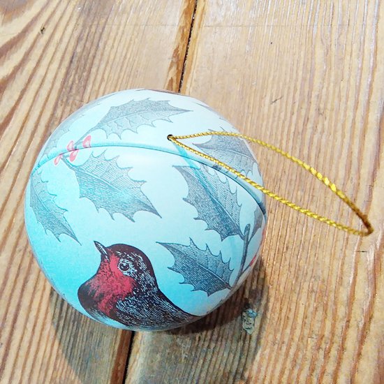 Thornback & Peel「Round Bauble丸いオーナメント缶 Robin & Holly（ロビンとひいらぎ）」  中に入れられるクリスマス缶 - イギリス雑貨COTSWOLDS