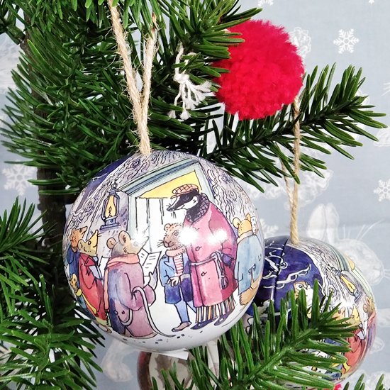 Emma Bridgewater 「Round Bauble丸いオーナメント缶 （アナグマとウサギ）」  中に入れられるクリスマス缶・エマブリッジウォーター- イギリス雑貨COTSWOLDS