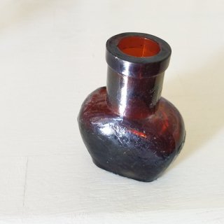 英国アンティーク「OXO（オクソ）ガラスボトル・Mサイズ 1oz 色濃いめ」1908-10 アンバーガラス 琥珀色