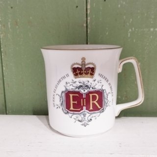 「エリザベス女王Silver Jubileeマグカップ」Royal Grafton 1977年 シルバージュビリー コロネーション