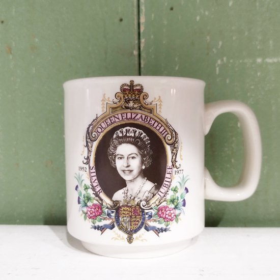 エリザベス女王　２世　シルバージュビリー　マグカップ　英国ヴィンテージ