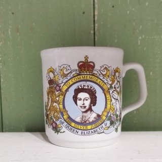 「エリザベス女王Silver Jubileeマグカップ(A)」Table Tops Cartwrights1977年コロネーション