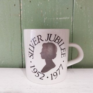 「エリザベス女王Silver Jubileeマグカップ」シルエット 1977年シルバージュビリー コロネーション