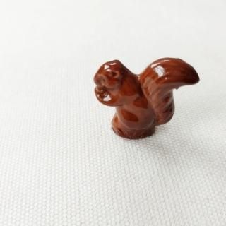 <img class='new_mark_img1' src='https://img.shop-pro.jp/img/new/icons12.gif' style='border:none;display:inline;margin:0px;padding:0px;width:auto;' />WADE Whimsies Squirrel(äݾΥꥹ) ե奢 
