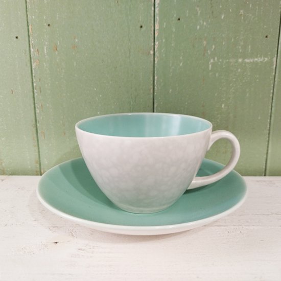 Poole Pottery 「 Twintone Cup & Saucer / Ice Green × Seagull」プールポタリー 淡い水色  カップ&ソーサー - イギリス雑貨COTSWOLDS