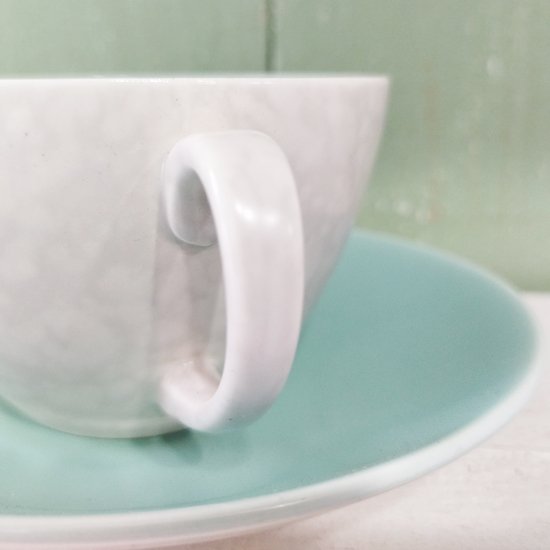 Poole Pottery 「 Twintone Cup & Saucer / Ice Green × Seagull」プールポタリー 淡い水色  カップ&ソーサー - イギリス雑貨COTSWOLDS