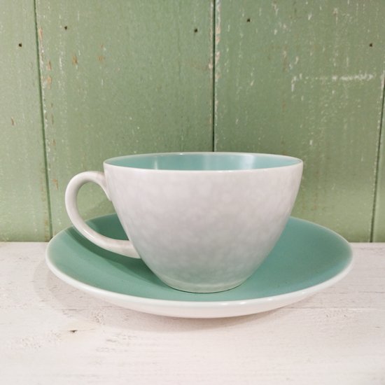 Poole Pottery 「 Twintone Cup & Saucer / Ice Green × Seagull」プールポタリー 淡い水色  カップ&ソーサー - イギリス雑貨COTSWOLDS