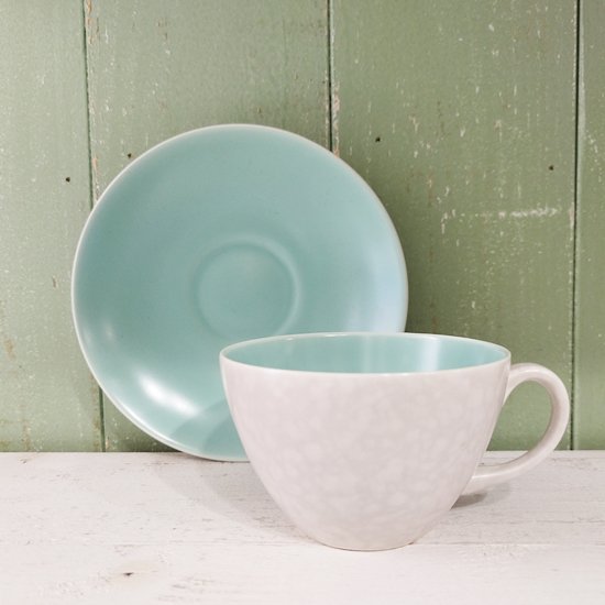 Poole Pottery 「 Twintone Cup & Saucer / Ice Green × Seagull」プールポタリー 淡い水色  カップ&ソーサー - イギリス雑貨COTSWOLDS