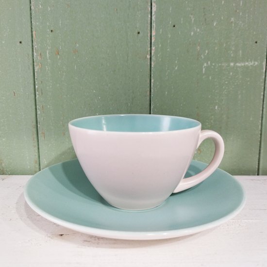 Poole Pottery 「 Twintone Cup & Saucer / Ice Green × Mushroom」プールポタリー 淡い水色  カップ&ソーサー - イギリス雑貨COTSWOLDS