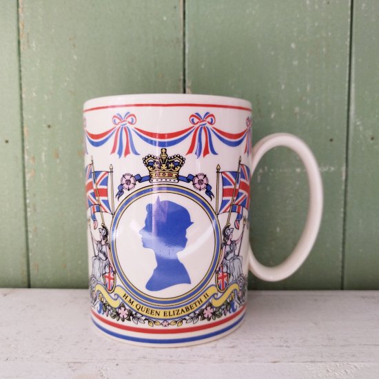 「エリザベス女王Silver Jubilee大きなマグカップ」 WEDGWOOD1977年シルバージュビリー コロネーション -  イギリス雑貨COTSWOLDS