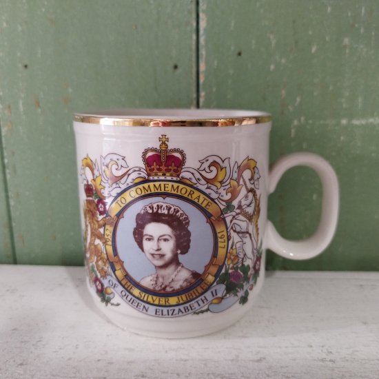 「エリザベス女王Silver Jubileeマグカップ」 CHURCHILL1977年シルバージュビリー コロネーション C -  イギリス雑貨COTSWOLDS