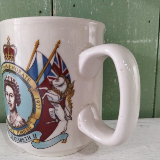 Prince William Pottery「エリザベス女王Silver Jubileeマグカップ」 WP 1977年シルバージュビリー B  コロネーション - イギリス雑貨COTSWOLDS