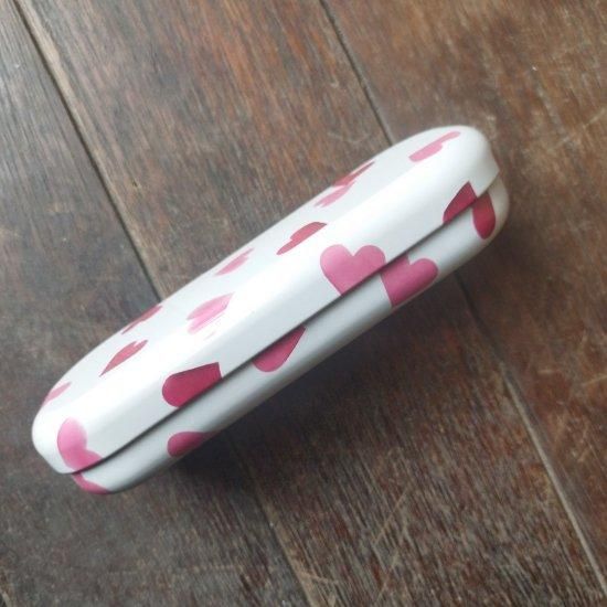 Emma Bridgewater「Glasses Case メガネケース缶（Pink Hearts）ピンクハート」エマブリッジウォーター -  イギリス雑貨COTSWOLDS