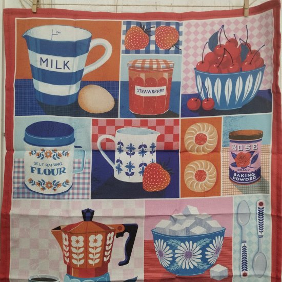 英国Printer Johnson ティータオル「Kitchen（キッチン柄）Tea Towel」プリンタージョンソン -  イギリス雑貨COTSWOLDS