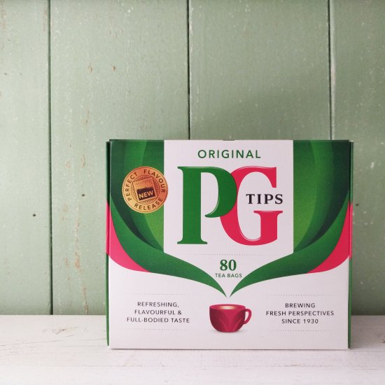 英国紅茶 PG Tips 「オリジナル 80p」 (PGティップス・ピロー型ティーバッグ80袋入）ひも無し - イギリス雑貨COTSWOLDS