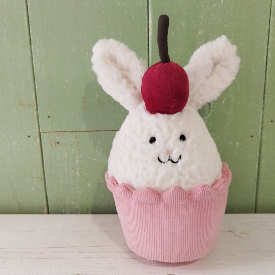 Jellycat「Dainty Dessert Bunny Cupcake」デインティ デザート バニー カップケーキ（カップケーキうさぎ） ジェリーキャット - イギリス雑貨COTSWOLDS