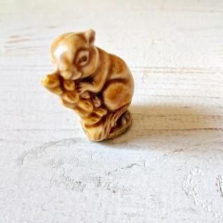 <img class='new_mark_img1' src='https://img.shop-pro.jp/img/new/icons12.gif' style='border:none;display:inline;margin:0px;padding:0px;width:auto;' />WADE Whimsies Squirrel(äݲΥꥹ) ե奢 