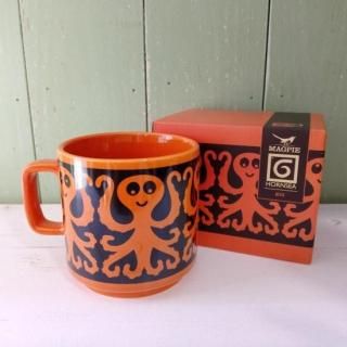 <img class='new_mark_img1' src='https://img.shop-pro.jp/img/new/icons12.gif' style='border:none;display:inline;margin:0px;padding:0px;width:auto;' />Magpie x HornseaMug (Octopus Orange)ץޥѥߥۡ󥸡ޥʥȥѥ 󥸡 330ml  Ȣդ
