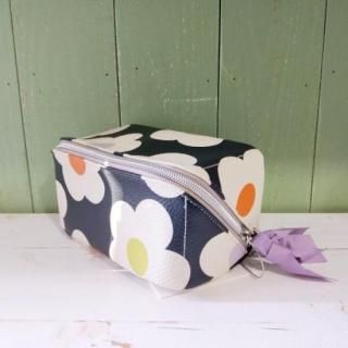 <img class='new_mark_img1' src='https://img.shop-pro.jp/img/new/icons12.gif' style='border:none;display:inline;margin:0px;padding:0px;width:auto;' />ڴָ12/31ޤǡcaroline gardner MULTI FLOWER CHARCOAL DIAGONAL COSMETIC BAGױѹ񥭥饤󥬡ɥʡ ݡ