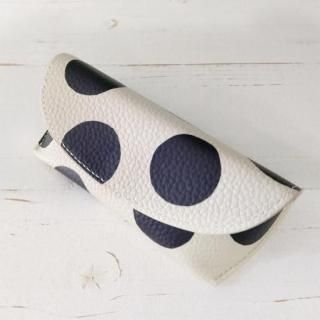 <img class='new_mark_img1' src='https://img.shop-pro.jp/img/new/icons12.gif' style='border:none;display:inline;margin:0px;padding:0px;width:auto;' />ڴָ12/31ޤǡcaroline gardner MONO SCATTERED DOT FLAP GLASSES CASEױѹ񥭥饤󥬡ɥʡ 