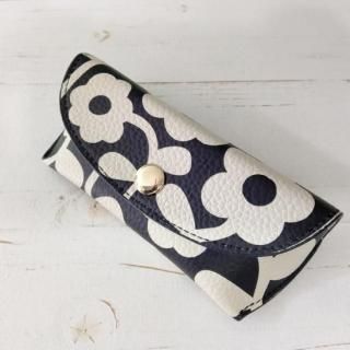 <img class='new_mark_img1' src='https://img.shop-pro.jp/img/new/icons12.gif' style='border:none;display:inline;margin:0px;padding:0px;width:auto;' />ڴָ12/31ޤǡcaroline gardner MONO FLOWER FLAP GLASSES CASEױѹ񥭥饤󥬡ɥʡ 