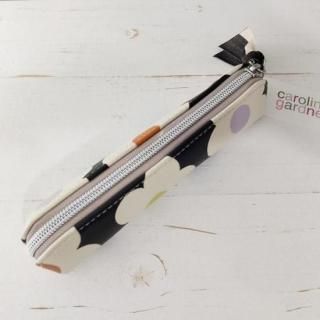 <img class='new_mark_img1' src='https://img.shop-pro.jp/img/new/icons12.gif' style='border:none;display:inline;margin:0px;padding:0px;width:auto;' />ڴָ12/31ޤǡcaroline gardner MULTI FLOWER CHARCOAL PENCIL CASEױѹ񥭥饤󥬡ɥʡ ڥ󥱡