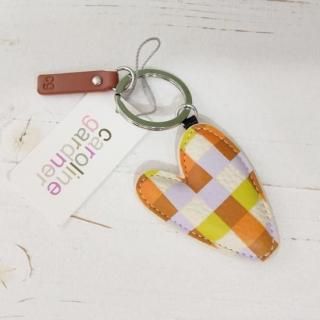 <img class='new_mark_img1' src='https://img.shop-pro.jp/img/new/icons12.gif' style='border:none;display:inline;margin:0px;padding:0px;width:auto;' />ڴָ12/31ޤǡcaroline gardner MULTI CHECK PRINTED HEART KEYRING ѹ񥭥饤󥬡ɥʡ 