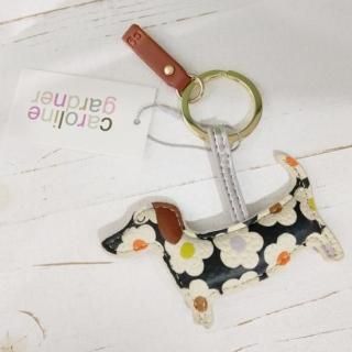 <img class='new_mark_img1' src='https://img.shop-pro.jp/img/new/icons12.gif' style='border:none;display:inline;margin:0px;padding:0px;width:auto;' />ڴָ12/31ޤǡcaroline gardner MULTI FLOWER CHARCOAL SAUSAGE DOG NOVELTY KEYRING ѹ񥭥饤󥬡ɥʡ