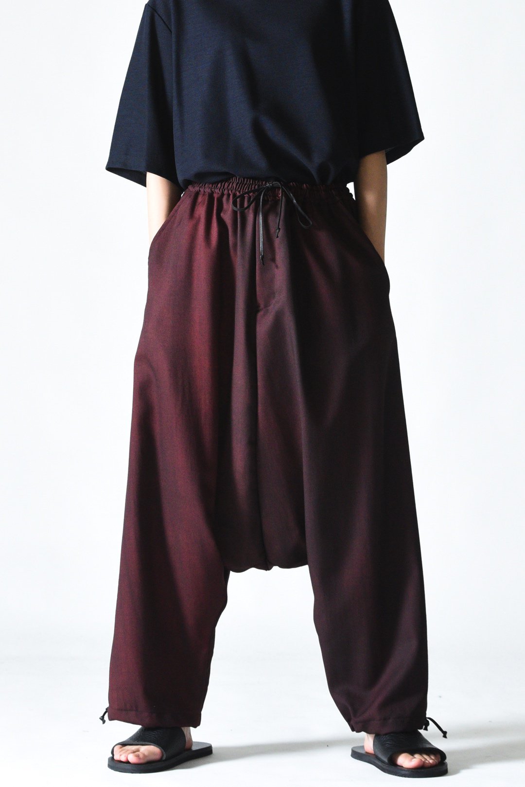 BISHOOL Urban Wool Gabardine Sarrouel Balloon Pants black × wine