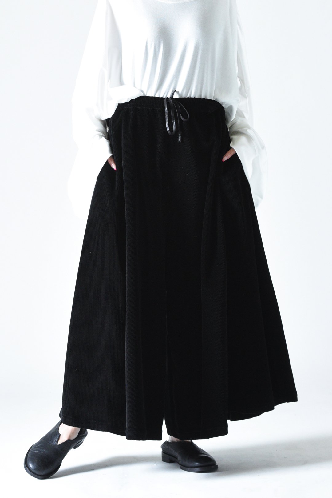 BISHOOL 9well Organic Corduroy Drape 袴 Pants black - BISHOOL