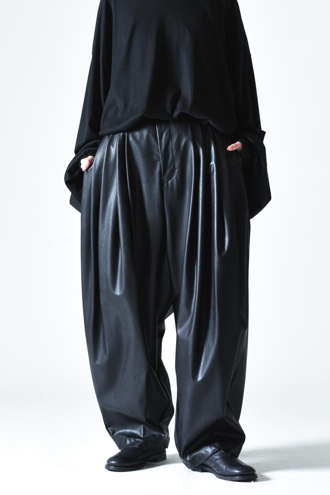 KISHIDAMIKI：Eco leather tuck trousers /黒-