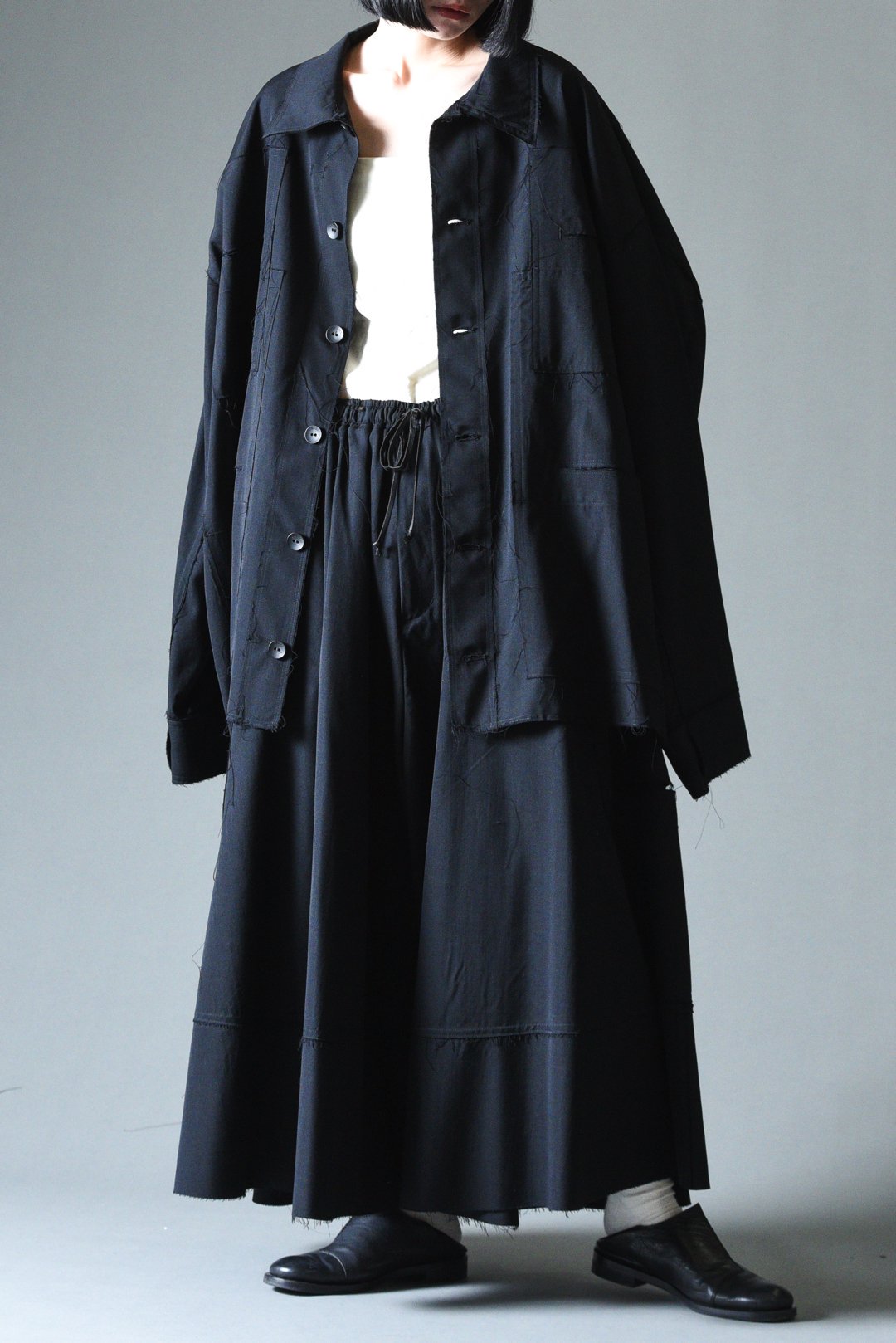 BISHOOL Wool Gabardine Cut Off Jacket with Damage Pocket black - BISHOOL,Edwina  Horl,My Beautiful Landlet,YANTOR等取扱い OVIE STUDIO の通販サイト