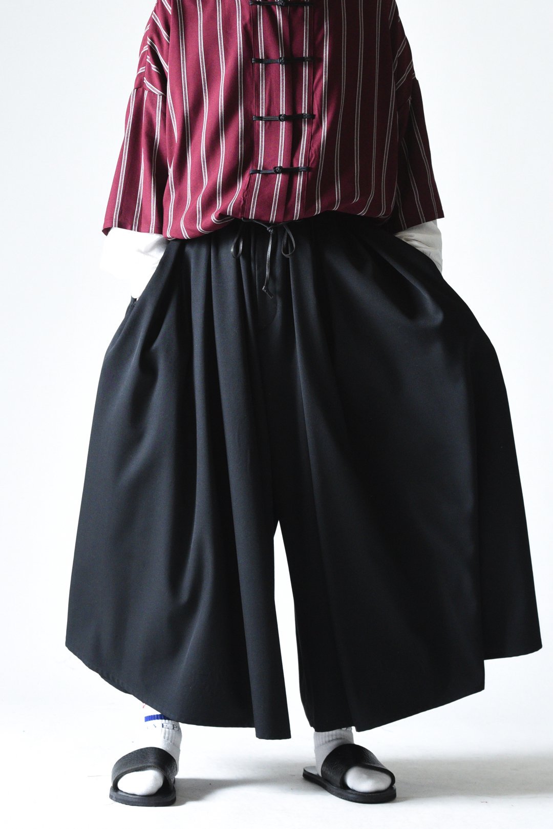 BISHOOL Wool Gabardine 3 Tuck 袴 Pants - BISHOOL,Edwina Horl,My Beautiful  Landlet,YANTOR等取扱い OVIE STUDIO の通販サイト