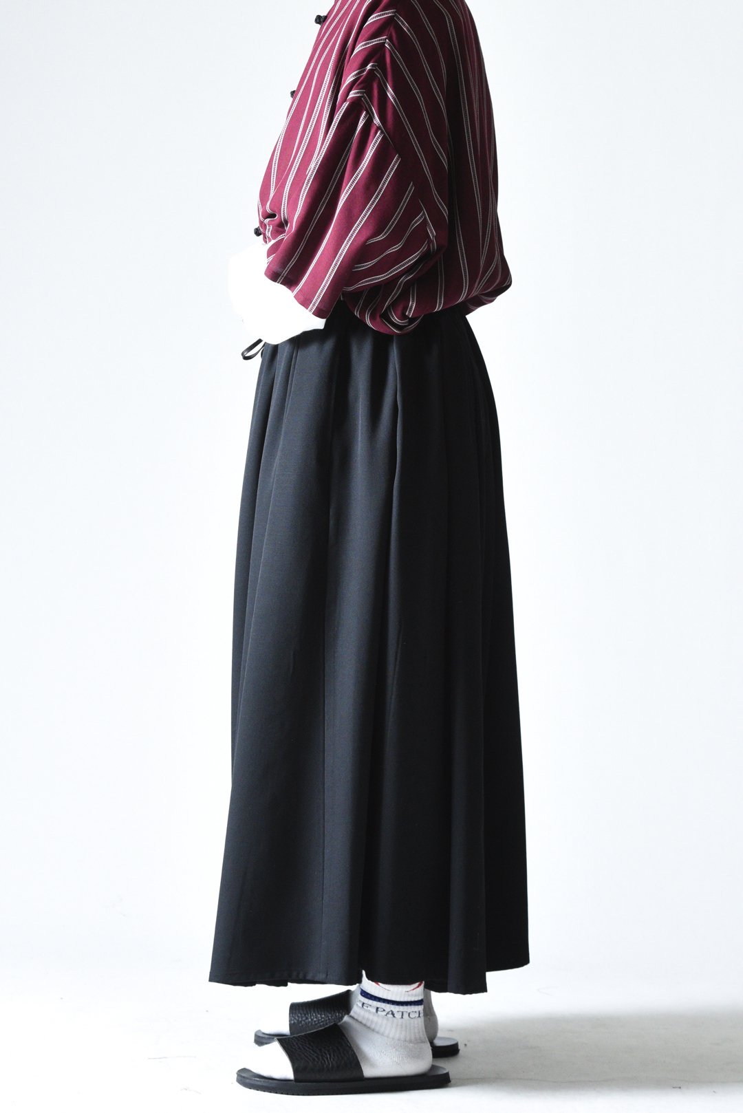 BISHOOL Wool Gabardine 3 Tuck 袴 Pants - BISHOOL,Edwina Horl,My Beautiful  Landlet,YANTOR等取扱い OVIE STUDIO の通販サイト