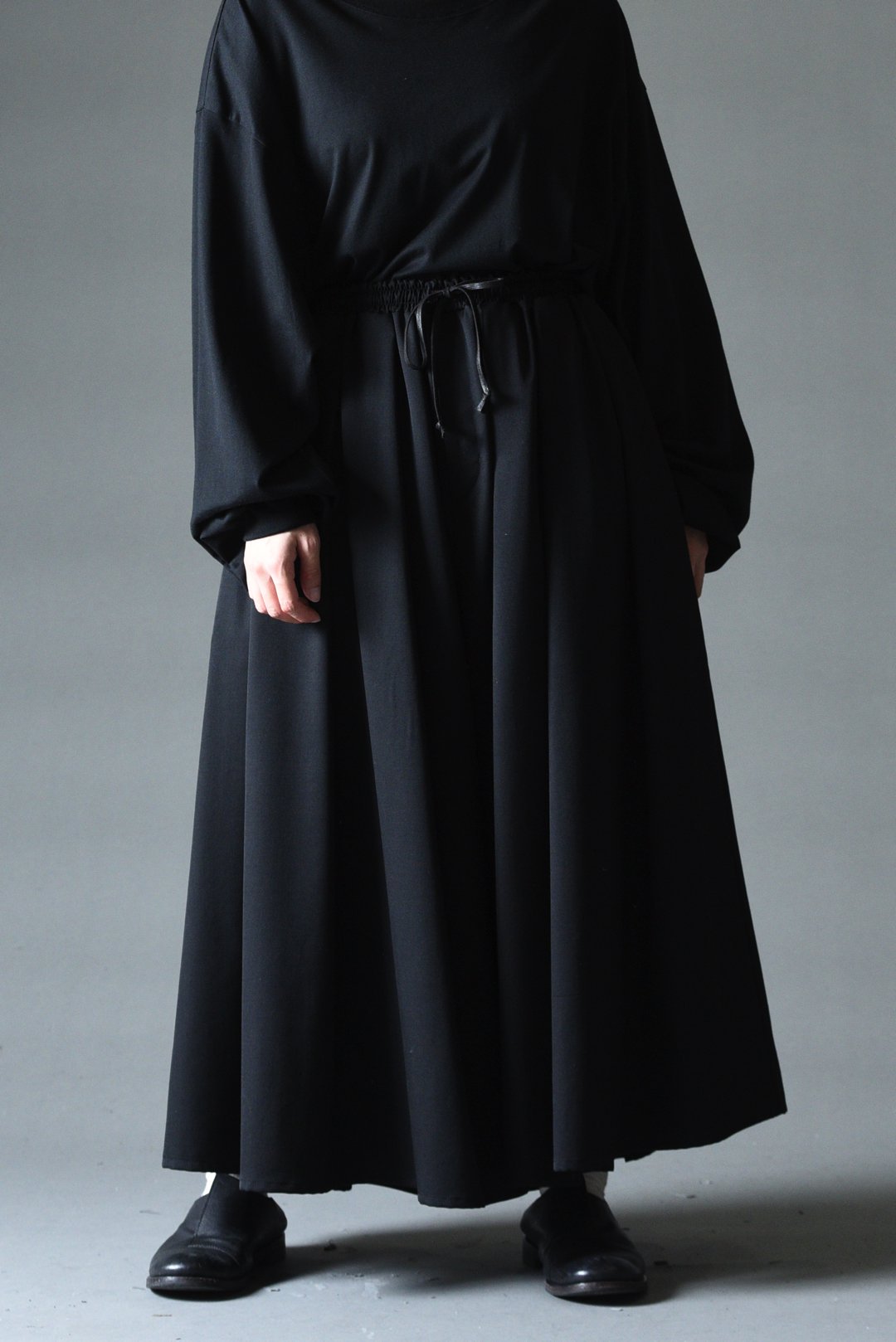 BISHOOL Wool Gabardine 3 Tuck 袴 Pants - BISHOOL,Edwina Horl,My Beautiful  Landlet,YANTOR等取扱い OVIE STUDIO の通販サイト