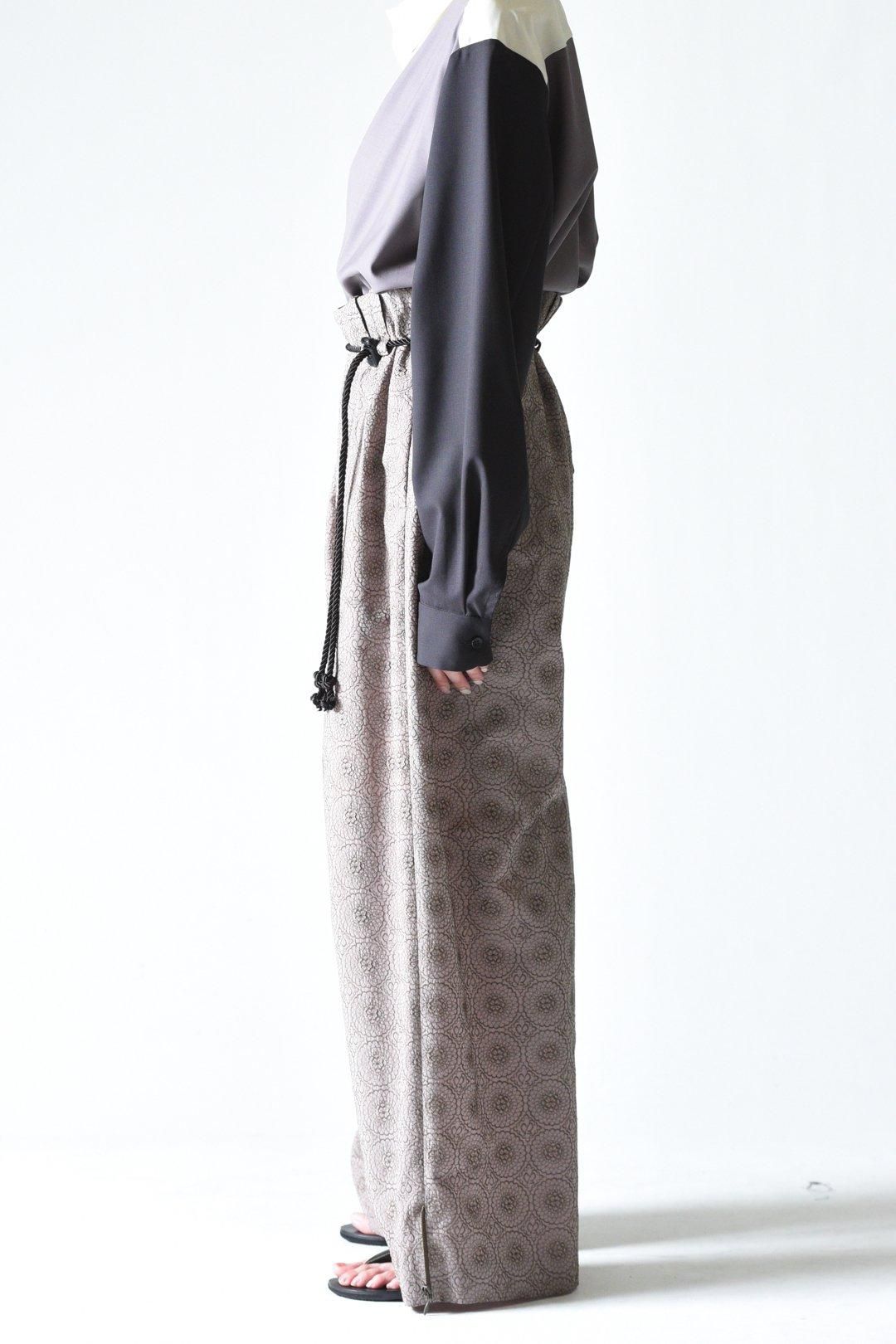 ETHOSENS Embroidery squeeze slacks