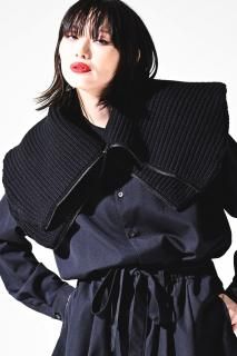 I'm here: "Crape" Knit Snood : Black