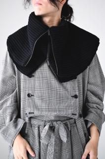 I'm here: "Crape" Knit Snood : Black