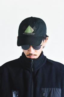 ESSAY SOUVENIR CAP PYRAMID
