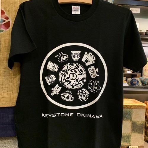 キーストンオリジナル：やちむんTシャツ - 鍵石 - キーストン