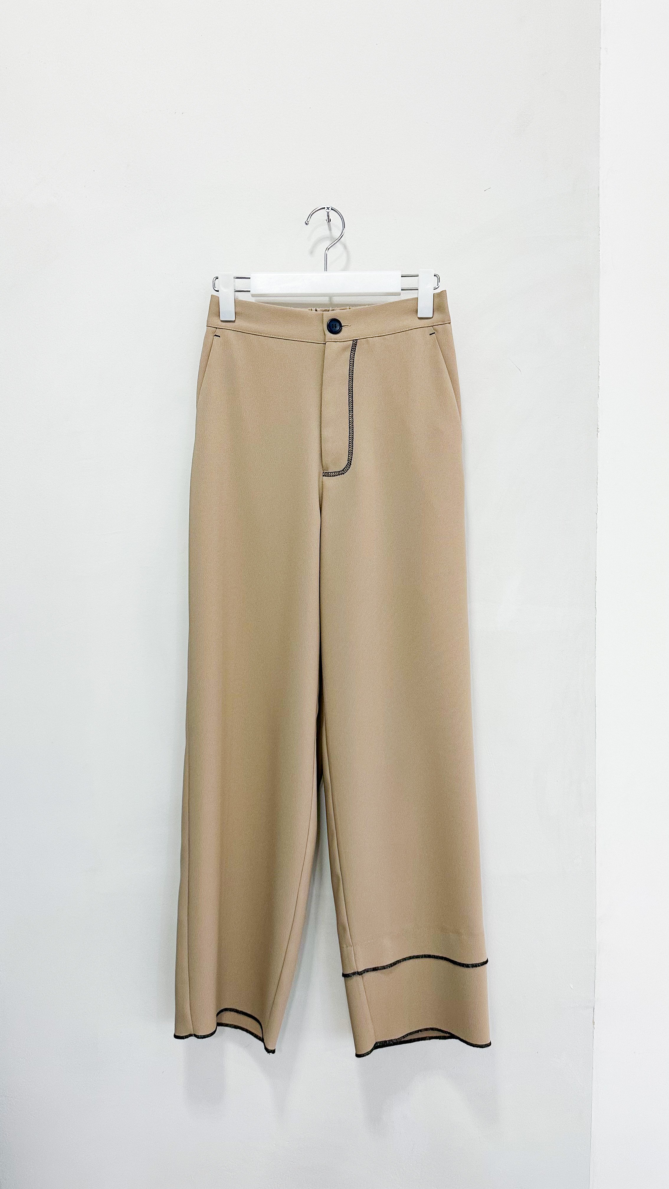 <img class='new_mark_img1' src='https://img.shop-pro.jp/img/new/icons20.gif' style='border:none;display:inline;margin:0px;padding:0px;width:auto;' />double hem trousers