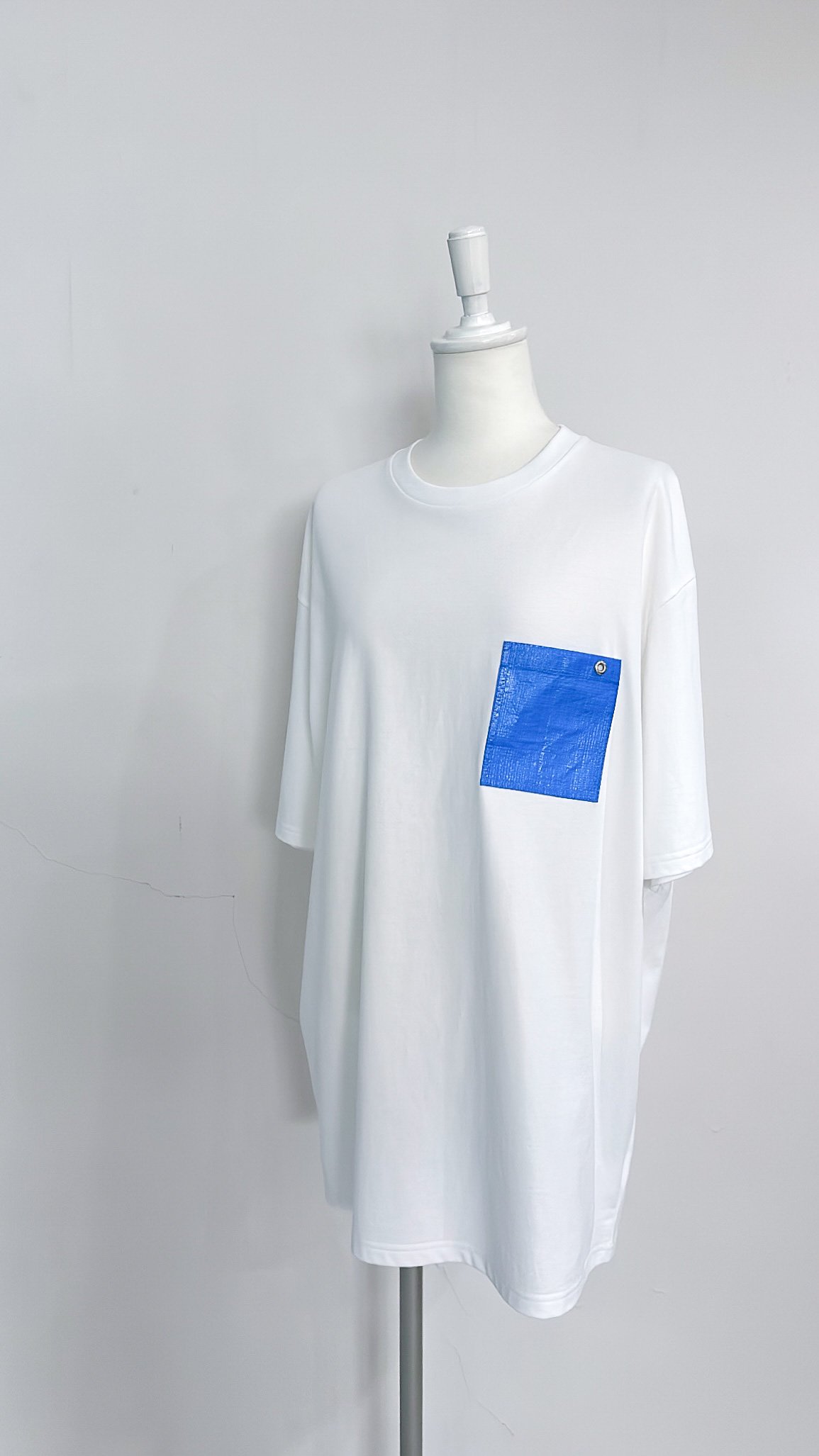 blue sheet pocket T-shirt