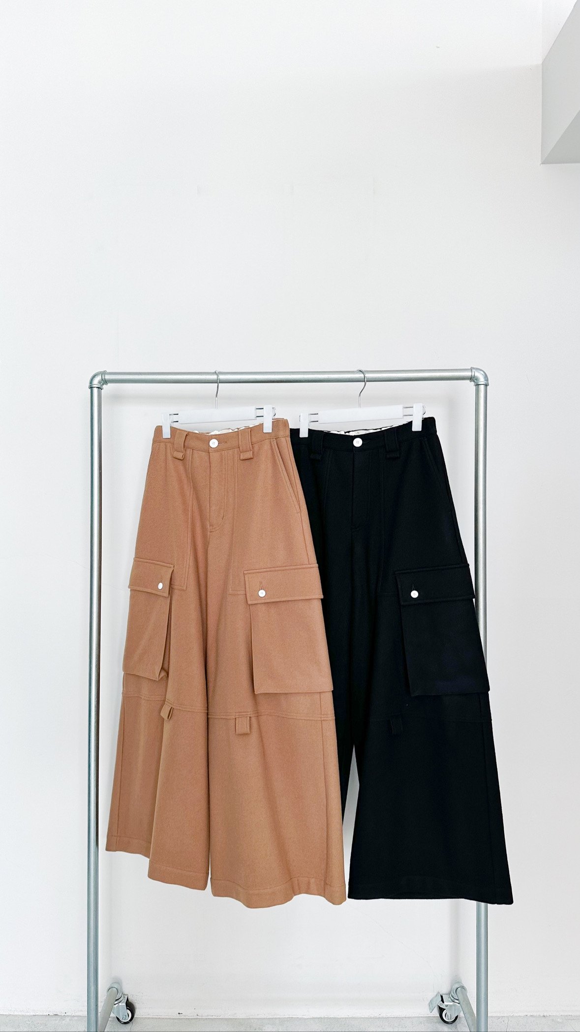 <img class='new_mark_img1' src='https://img.shop-pro.jp/img/new/icons47.gif' style='border:none;display:inline;margin:0px;padding:0px;width:auto;' />Melton Wide Cargo Pants