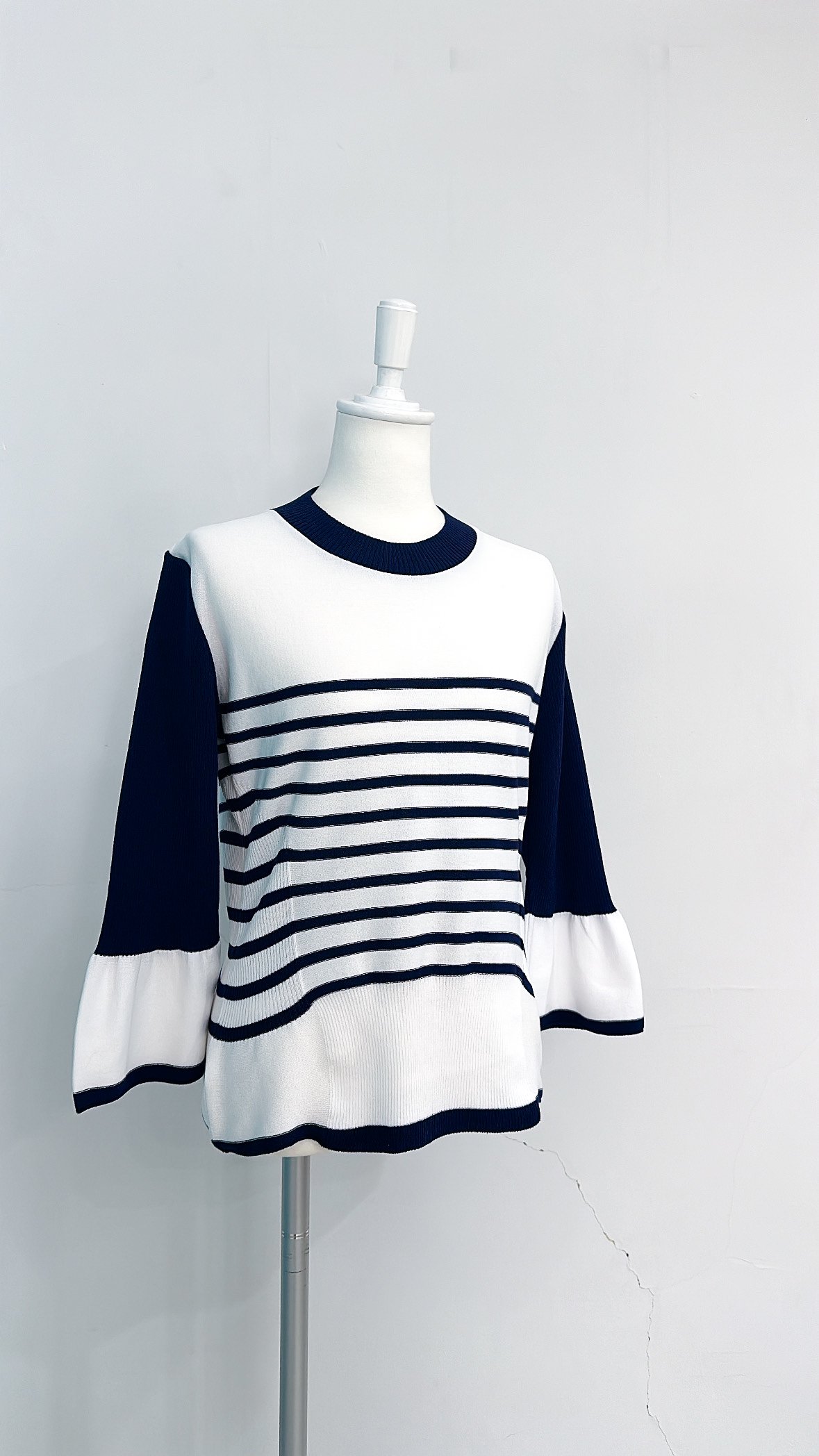 striped gynoid knit