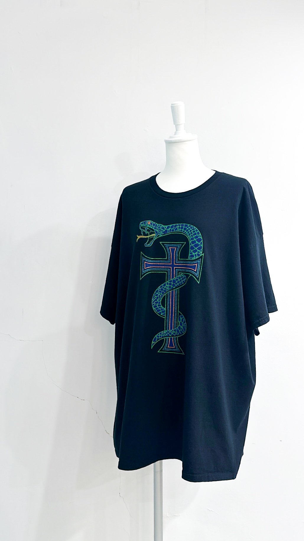 <img class='new_mark_img1' src='https://img.shop-pro.jp/img/new/icons47.gif' style='border:none;display:inline;margin:0px;padding:0px;width:auto;' />OVERSIZED PRINT T-SHIRT